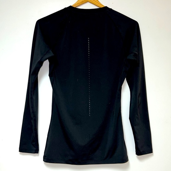 💥TOPS SALE💥 ASICS BASE LAYER SHIRT IN BLACK - Picture 3 of 6